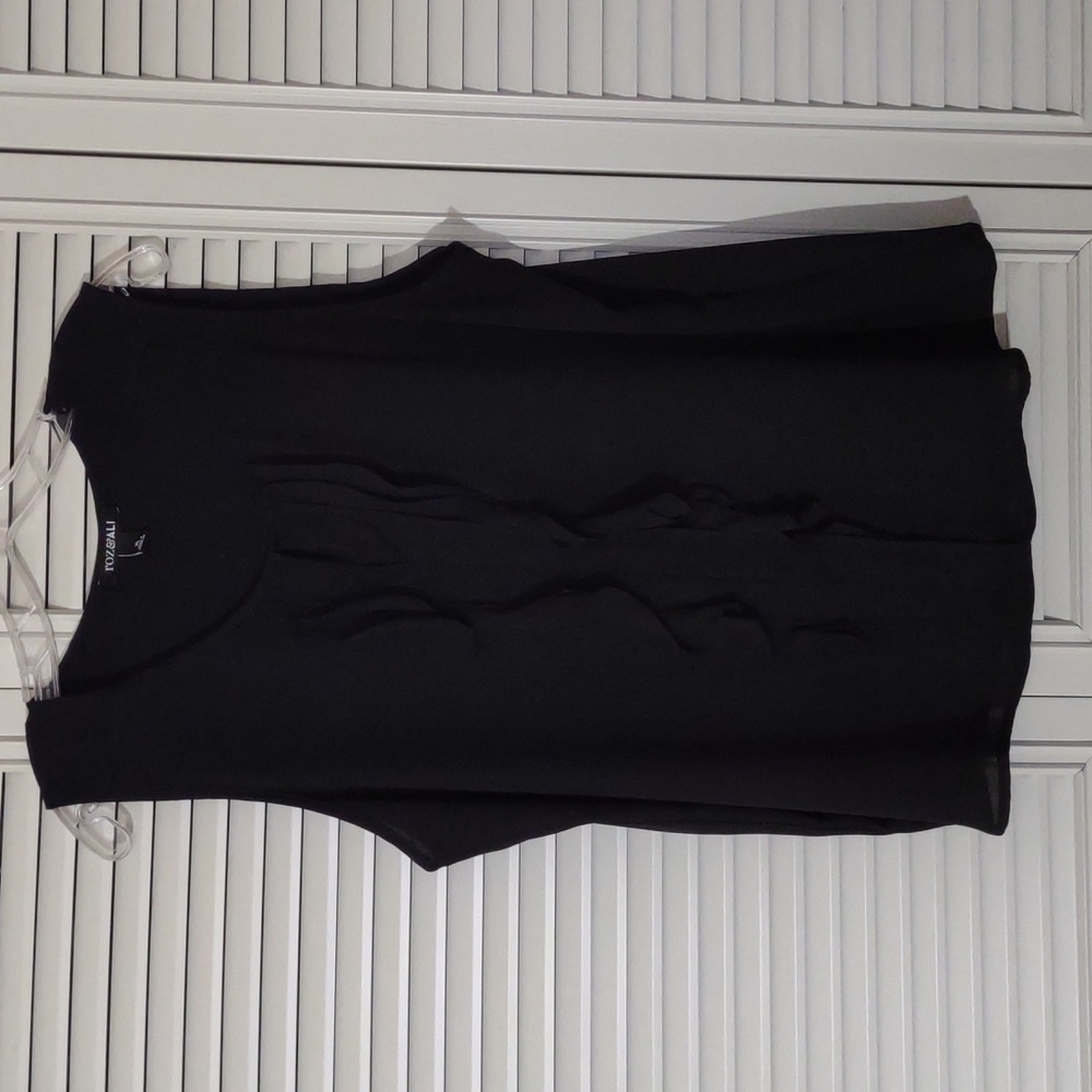 Roz & Ali black sleeveless blouse